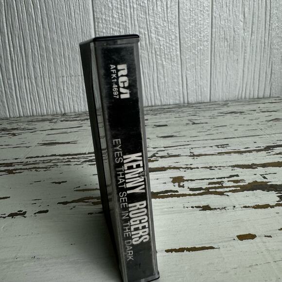 Kenny Rogers Eyes That See In The Dark 1983 RCA Cassette Tape Vintage Country - Picture 5 of 6